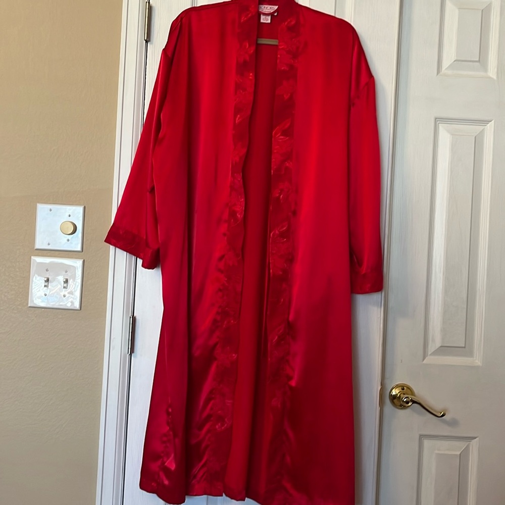 like new kimono style satin robe red sz M